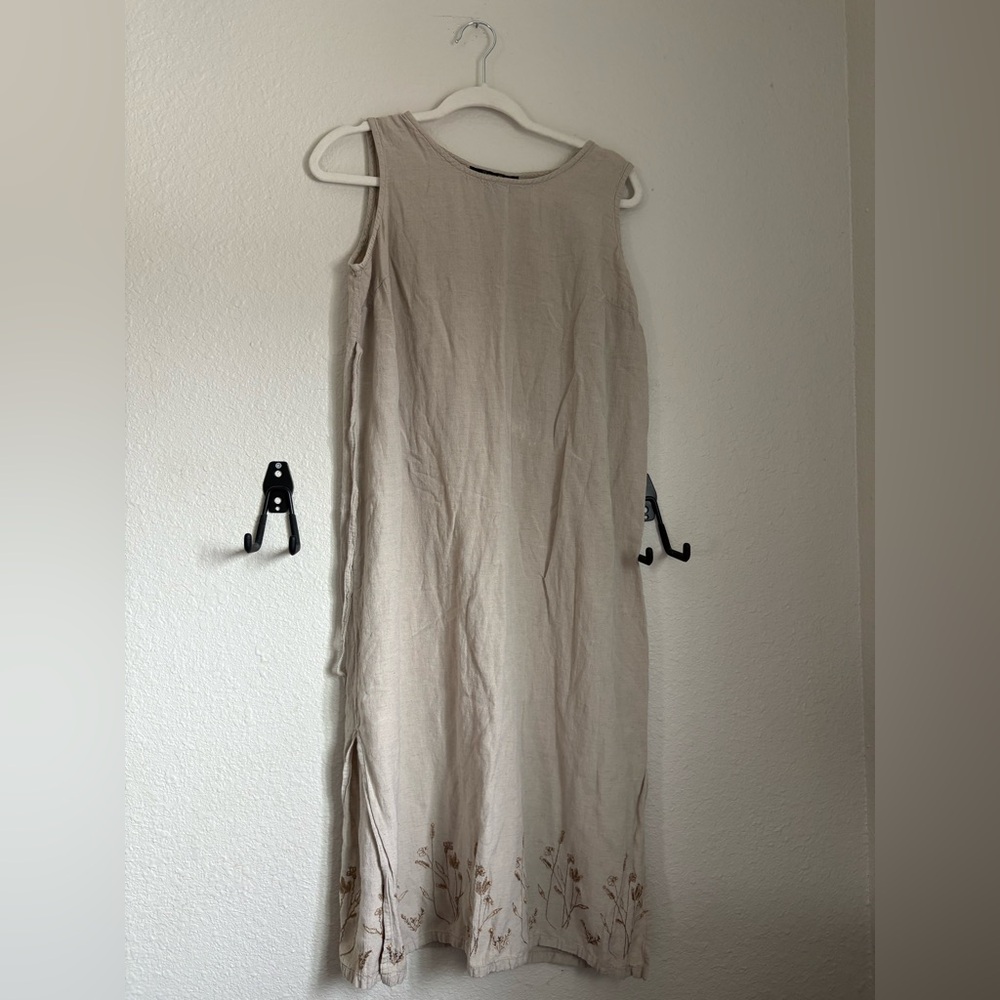 Elegant Beige Sleeveless Dress